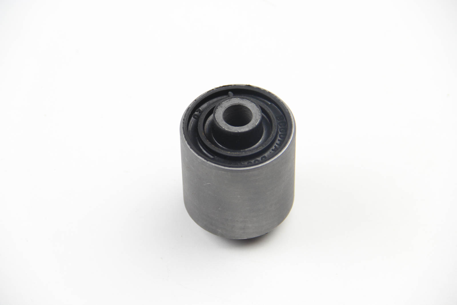 Сайлентблок нижнего рычага задней подвески (задний) Сайлентблок нижнего рычага задней подвески (задний)